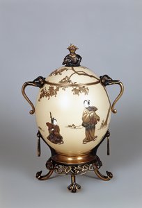 Contenedor cubierto de huevo de avestruz, decoración de laca y monturas de bronce por Barbedienne und Co., 1870